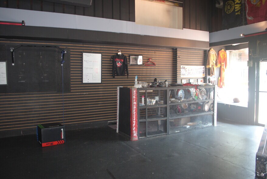 More Photos Of 506 S Broadway, Baltimore Storefront Retail Office For Lease