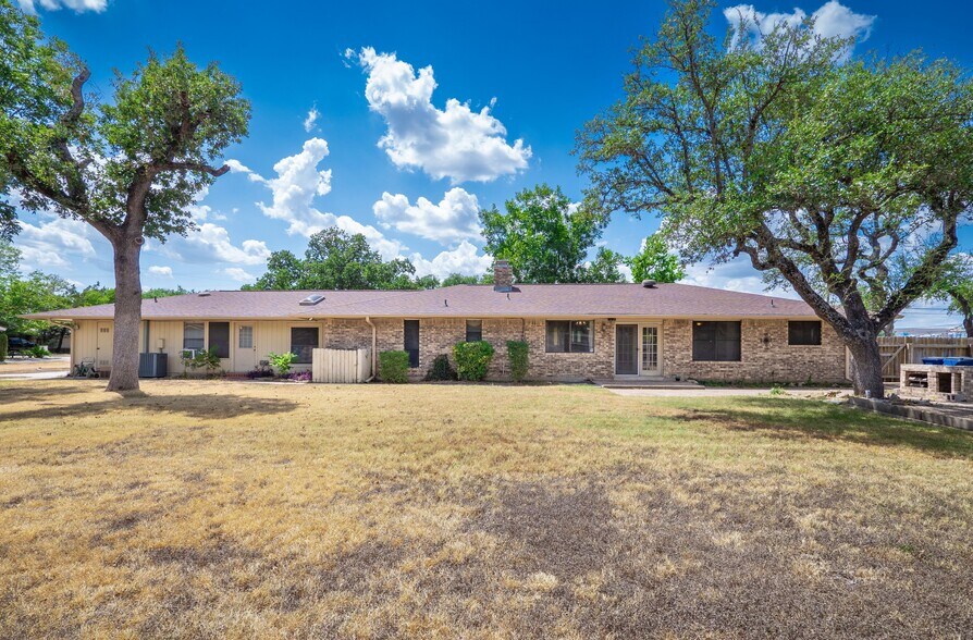 More Photos Of 1702 Lone Oak Dr, Leander Flex For Sale