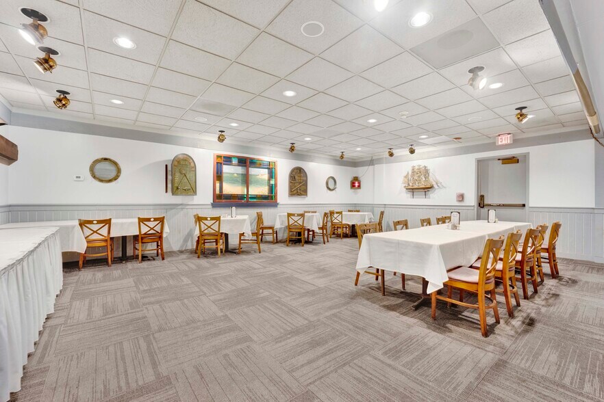 More Photos Of 890 E US Highway 45, Mundelein Freestanding For Sale