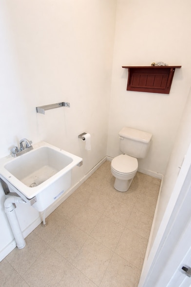 More Photos Of 108 Walnut St, Baraboo Multifamily For Lease