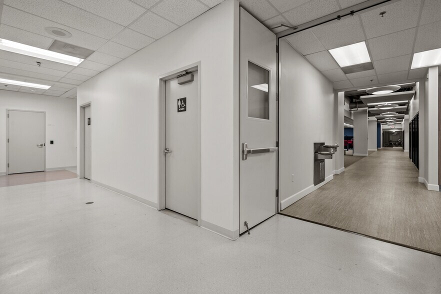 More Photos Of 3950 Fairview Industrial Dr SE, Salem Research And Development For Lease