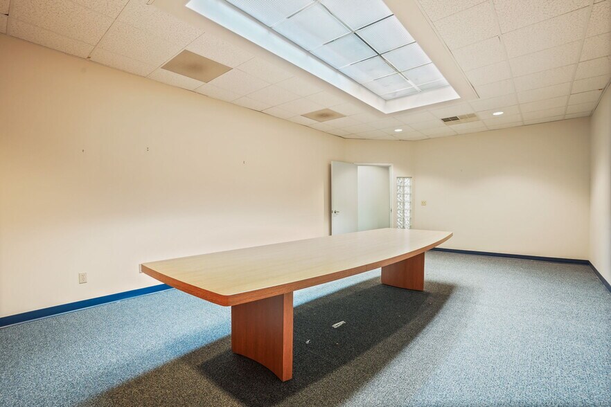 More Photos Of 4000 E Broad St, Whitehall Convenience Store For Sale