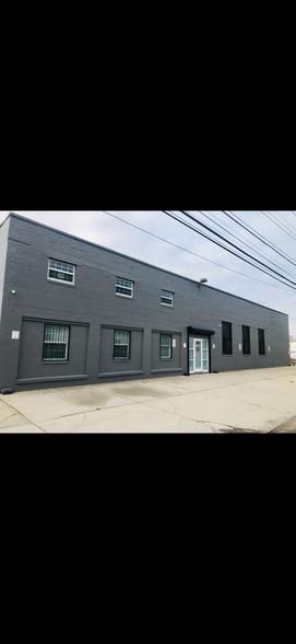 More Photos Of 608 Main St, Westbury Warehouse For Lease