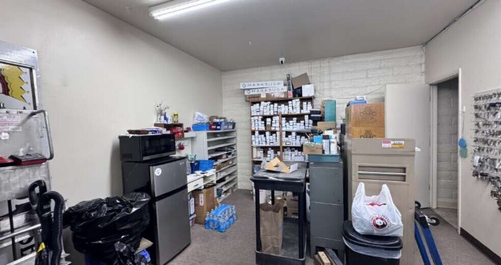 More Photos Of 2920-2972 Churn Creek Rd, Redding Storefront For Lease