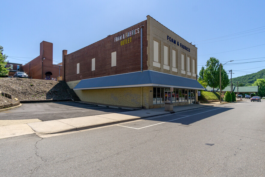 More Photos Of 34 N Logan St, Marion General Retail For Lease