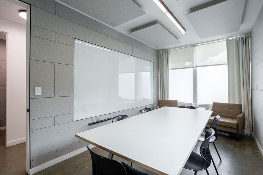 More Photos Of 12421 Venice Blvd, Los Angeles Loft Creative Space For Lease