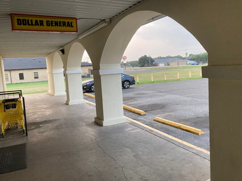 More Photos Of 1113 E Sinton St, Sinton Storefront For Lease