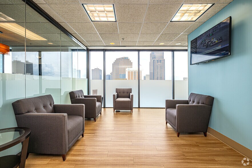 More Photos Of 650 Poydras St, New Orleans Coworking Space