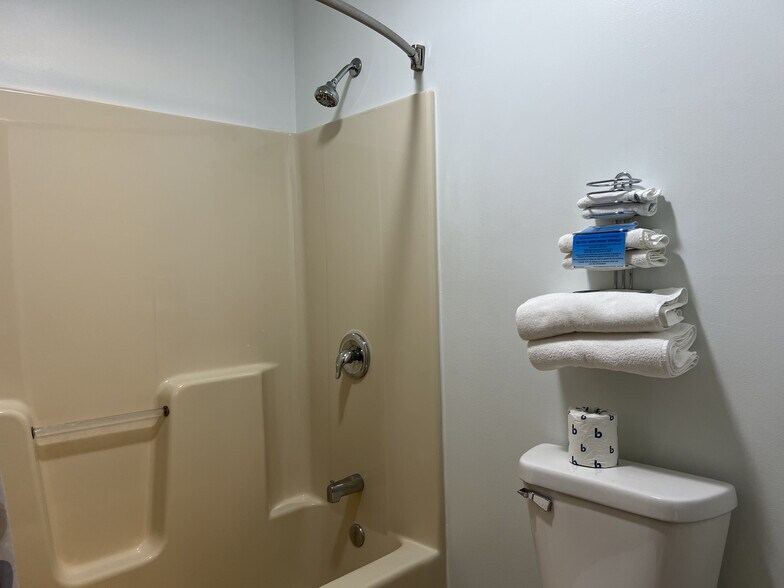 More Photos Of 821 E 7th St, Platte Hotel For Sale