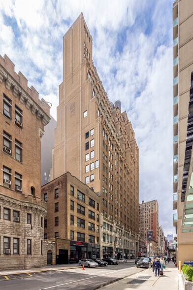 Primary Photo Of 150 W 30th St, New York Office For Lease