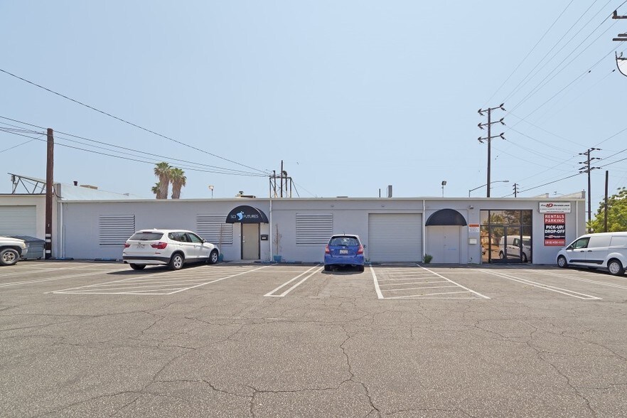 More Photos Of 2201 N Hollywood Way, Burbank Showroom For Lease