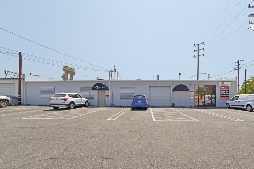 More Photos Of 2201 N Hollywood Way, Burbank Showroom For Lease