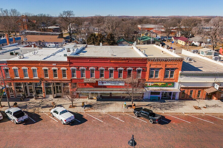 More Photos Of 115 N Main St, Lindsborg General Retail For Sale
