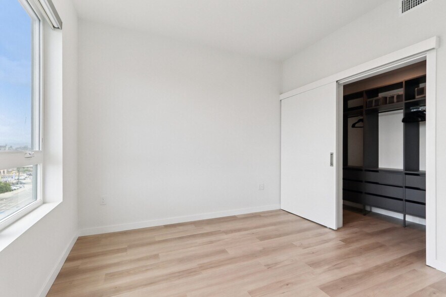 More Photos Of 9900 Venice Blvd, Culver City Apartments For Lease