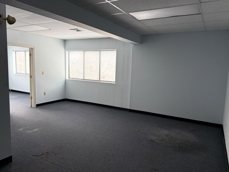 More Photos Of 15R Hartford Ave, Granby General Retail For Lease