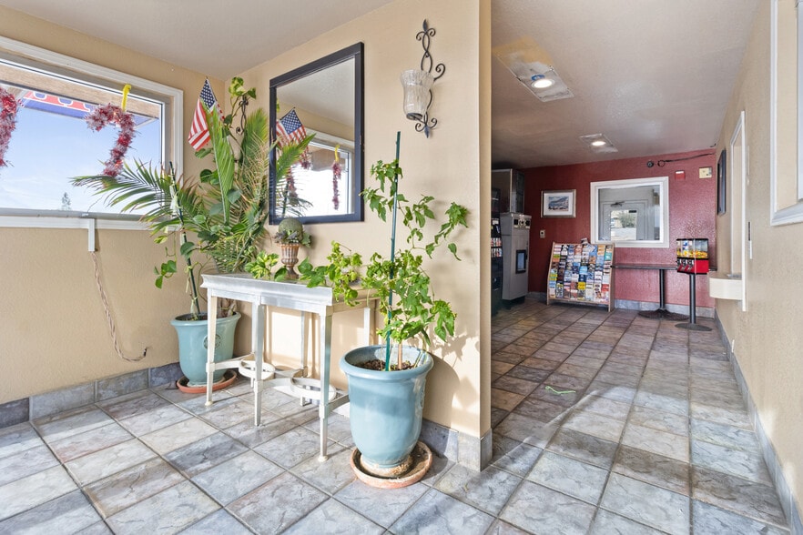 More Photos Of 16901 Stoddard Wells Rd, Victorville Hotel For Sale