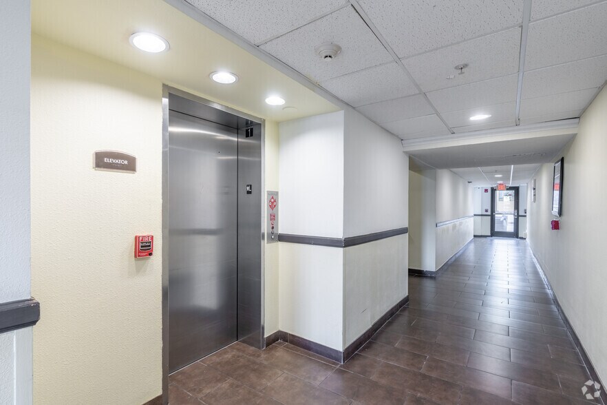 More Photos Of 6655 Gateway Blvd W, El Paso Hotel For Sale