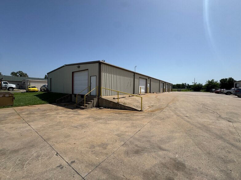 More Photos Of 102 S 111th Ave, Tulsa Warehouse For Sale
