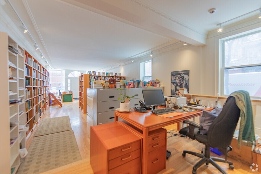 More Photos Of 386 Huron St, Toronto Storefront Retail Office For Lease