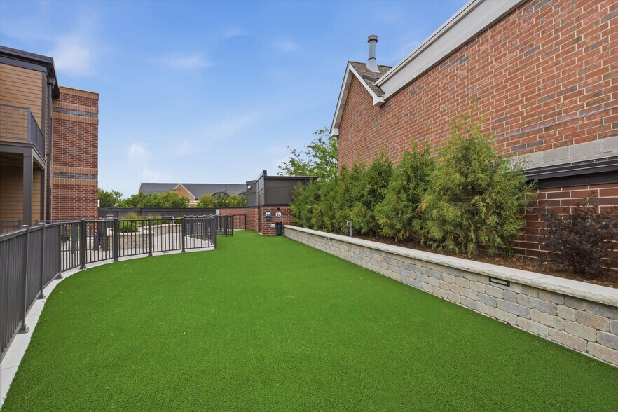 More Photos Of 1850 Glenview Rd, Glenview Apartments For Lease