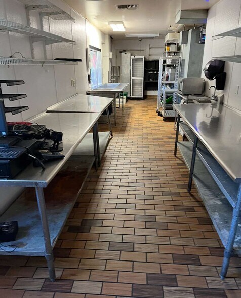 More Photos Of 69990 E Highway 26, Rhododendron Freestanding For Sale