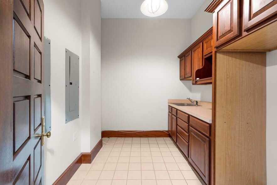 More Photos Of 495 Blake St, New Haven Office For Lease