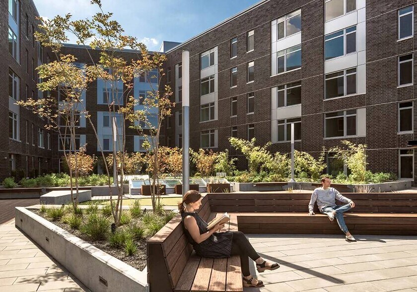 More Photos Of 700 Waterfront Way, Vancouver Apartments For Lease
