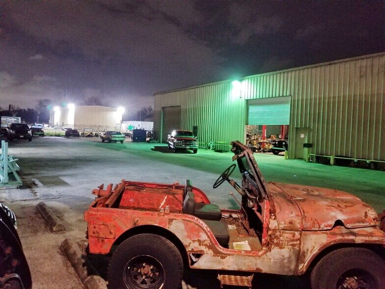 More Photos Of 410 W Canino Rd, Houston Manufacturing For Sale