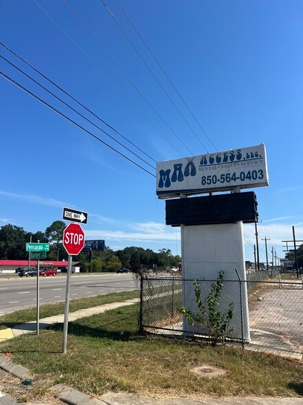 More Photos Of 8653 Pensacola Blvd, Pensacola Freestanding For Lease