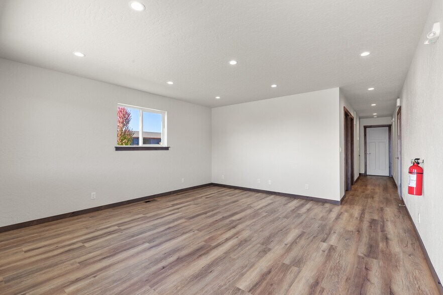 More Photos Of 9990 N Lyle Loop, Hayden Warehouse For Sale