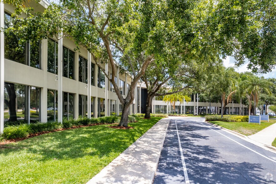 More Photos Of 3191 Maguire Blvd, Orlando Unknown For Lease