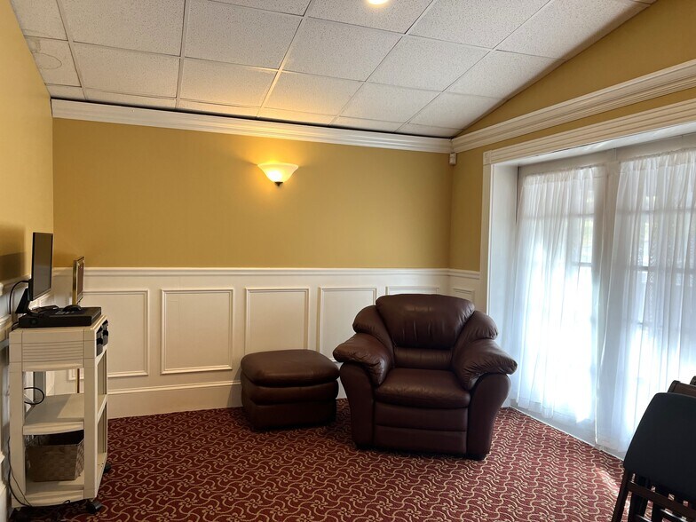 More Photos Of 496 Chase Ave, Waterbury General Retail For Sale