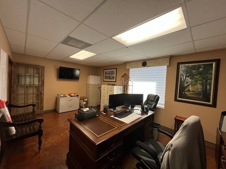 More Photos Of 2281 N Masch Branch Rd, Denton Office For Lease