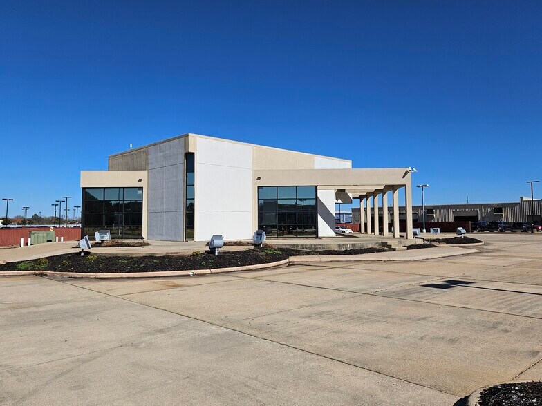 More Photos Of 8727 Business Park Dr, Shreveport Auto Dealership For Lease