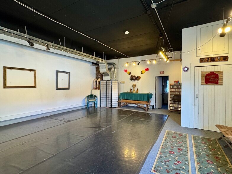 More Photos Of 9 Mill St, Greenfield Freestanding For Sale