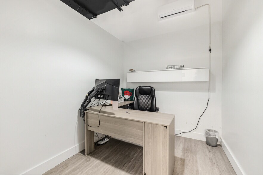 More Photos Of 4980 E 10th Ct, Hialeah Warehouse For Sale