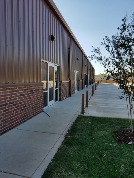More Photos Of 12121 S Western Ave, Oklahoma City Flex For Sale