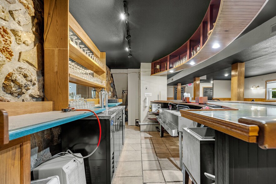 More Photos Of 2079 State Road Y, Linn Creek Restaurant For Sale