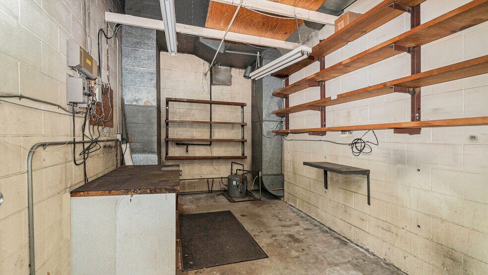 More Photos Of 3307 Davenport Ave, Saginaw Auto Repair For Sale