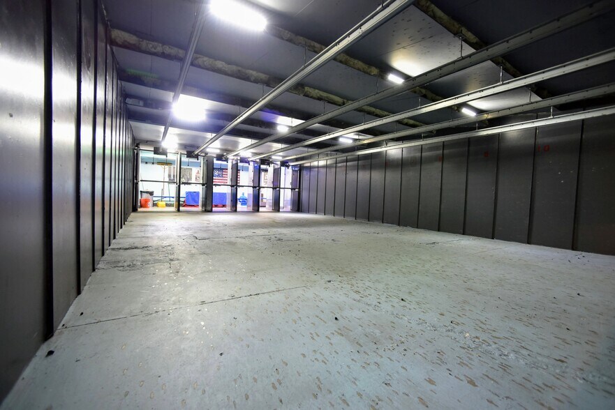 More Photos Of 14000-14046 NW 82nd Ave, Miami Lakes Light Distribution For Lease