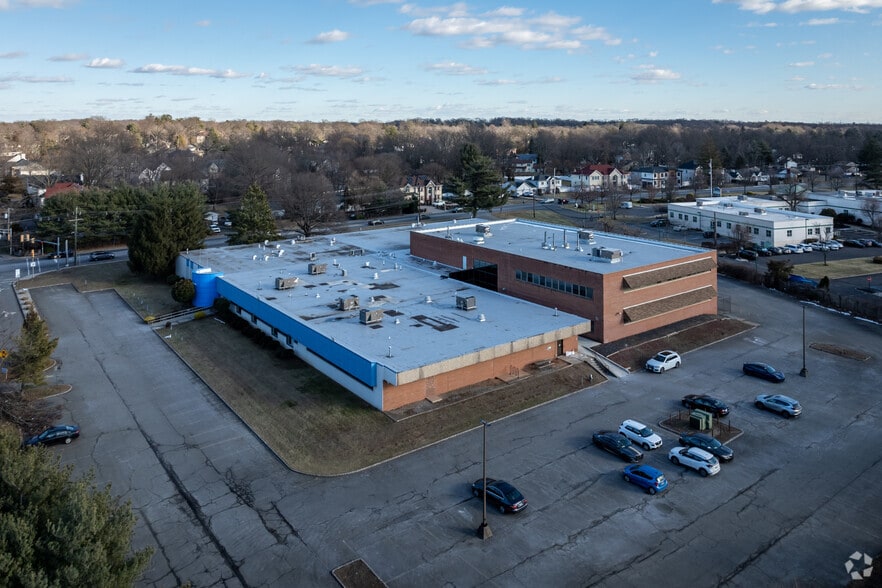 More Photos Of 3880 Park Ave, Edison Warehouse For Lease