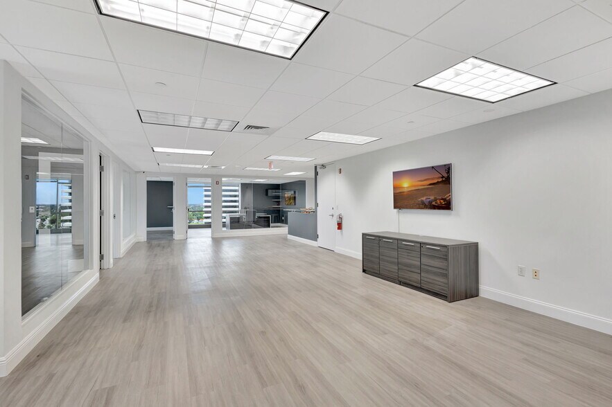 More Photos Of 1645 Palm Beach Lakes Blvd, West Palm Beach Office For Lease