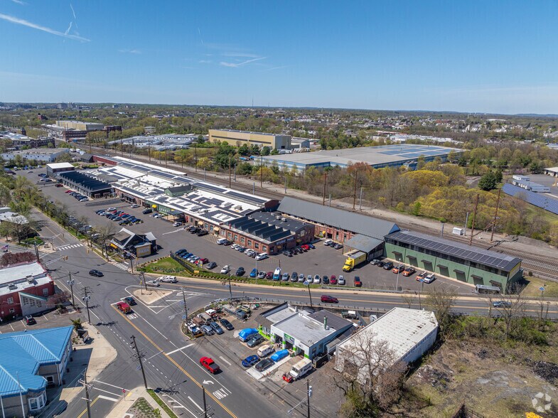 More Photos Of 1800 E State St, Hamilton Showroom For Lease