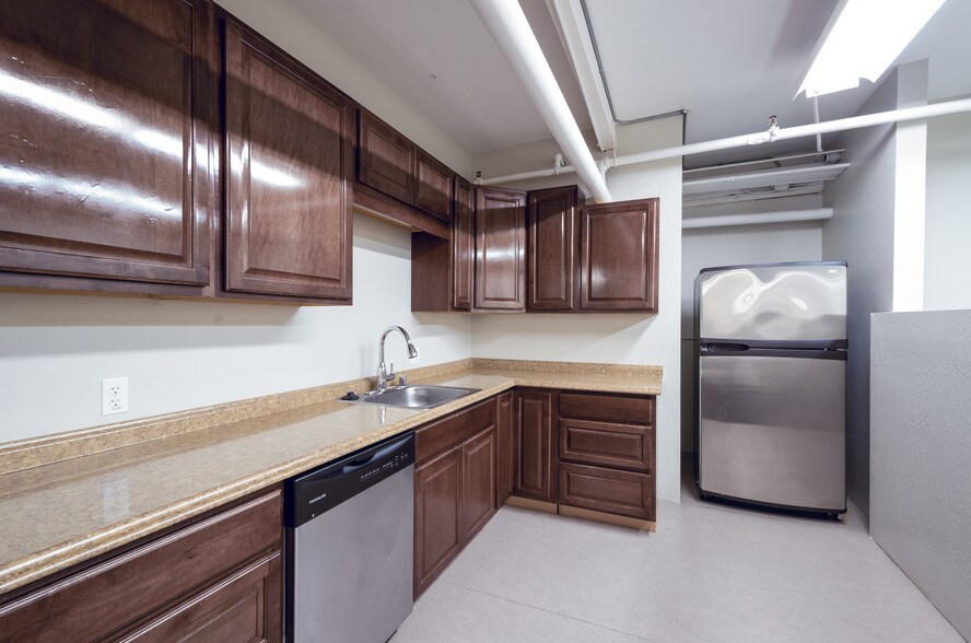 More Photos Of 901 Shasta St, Redwood City Warehouse For Lease