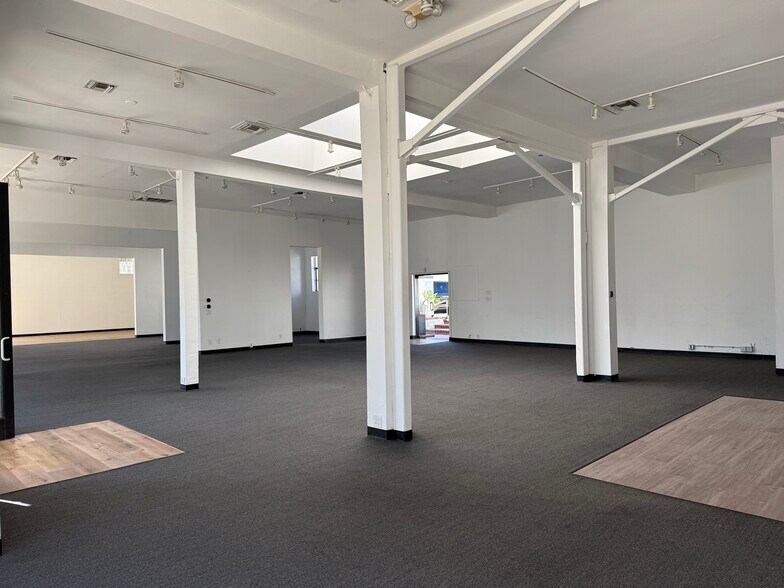 More Photos Of 8069 Beverly Blvd, Los Angeles Storefront Retail Office For Lease