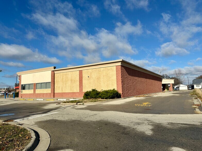 More Photos Of 205 Franklin St, Waterloo Freestanding For Lease