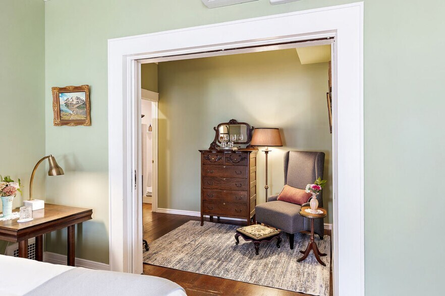 More Photos Of 240 E California St, Jacksonville Hotel For Sale
