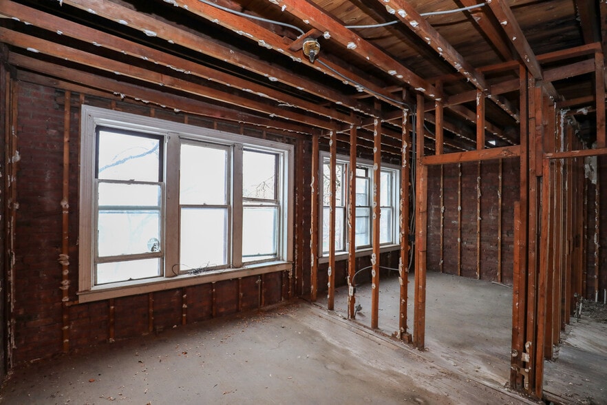 More Photos Of 350 Broadway, Kingston Storefront Retail Office For Sale