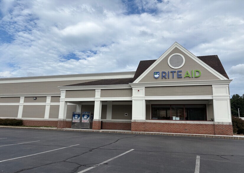 More Photos Of 123 Nashua Rd, Londonderry Drugstore For Lease