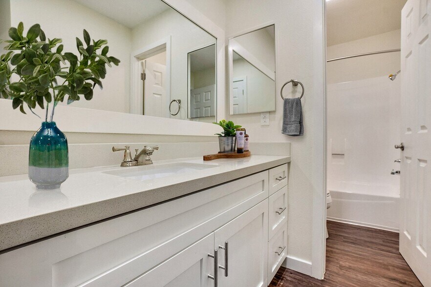 More Photos Of 14849 Vanowen St, Van Nuys Apartments For Sale